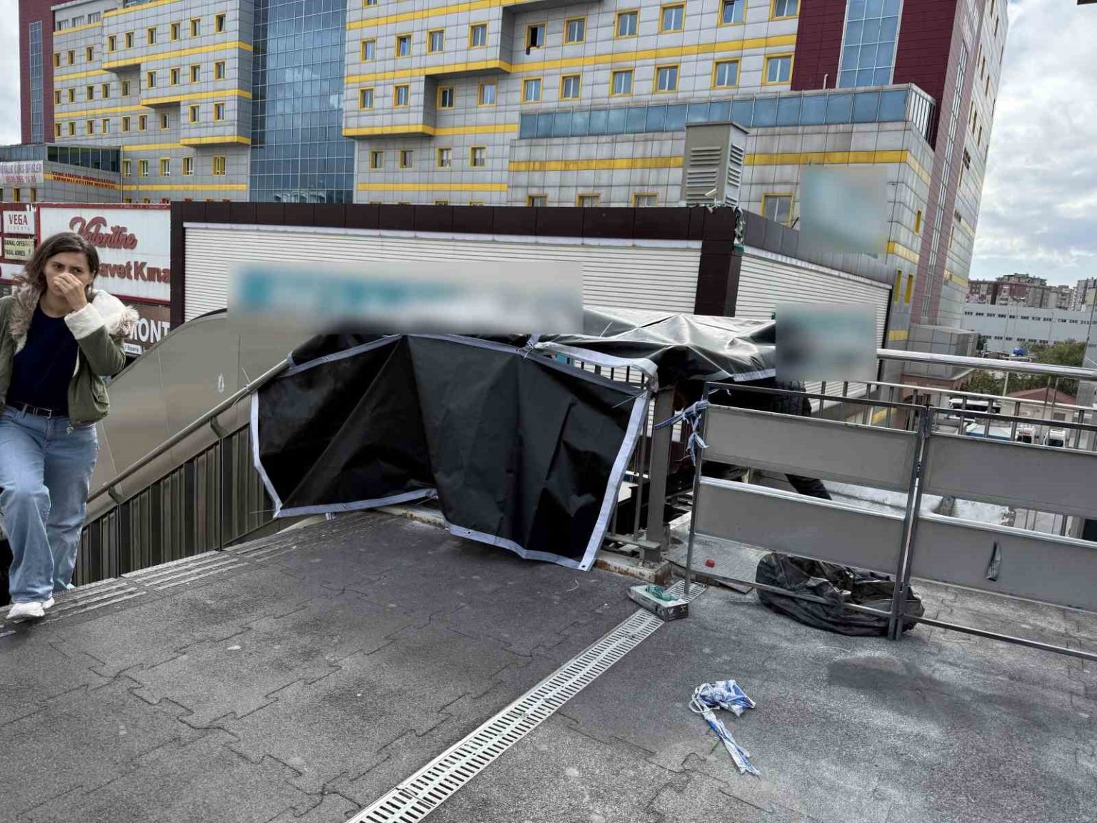 beylikduzunde-metrobus-koprusunde-yuruyen-merdiven-yangini