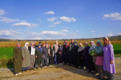 bilecikte-dagitilan-sebze-fidelerinin-hasadini-yapildi
