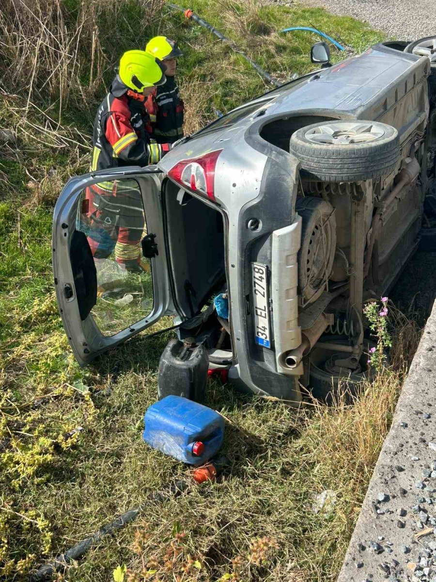 burhaniyede-otomobil-kopruden-dereye-devrildi