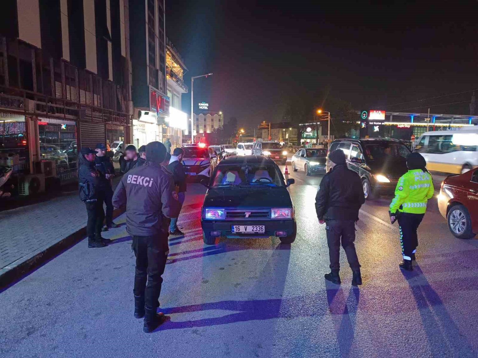 bursada-huzur-ve-guven-uygulamasi-cok-sayida-araca-ve-surucuye-ceza-kesildi