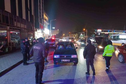 bursada-huzur-ve-guven-uygulamasi-cok-sayida-araca-ve-surucuye-ceza-kesildi