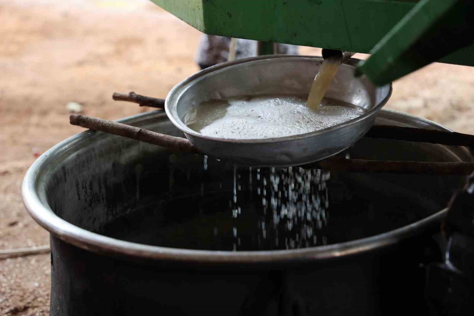 buyuksehirden-ureticiye-uzum-sikma-makinesi-destegi