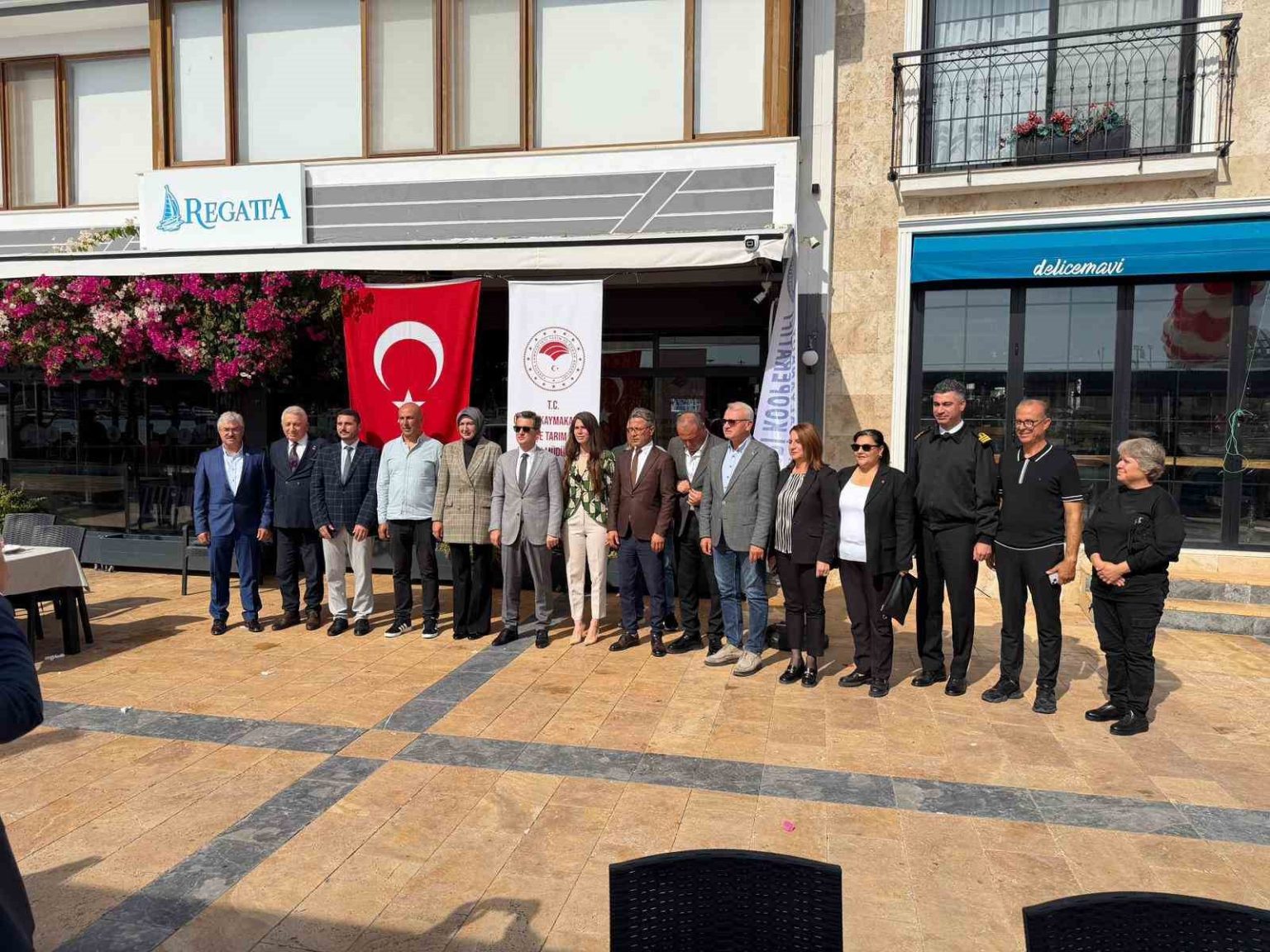cesme-dalyankoyde-vatandasa-ucretsiz-balik-ziyafeti