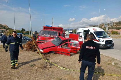 corumda-otomobille-kamyonet-carpisti-1-olu