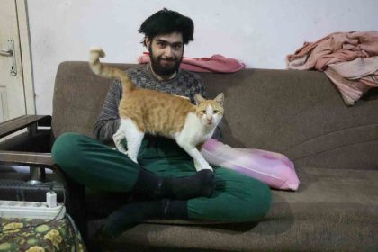 depremin-ardindan-eve-kapanan-genc-sanal-dunyaya-bagimli-hale-geldi