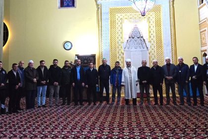 dpu-vakif-camiinde-sabah-namazi-bulusmasi