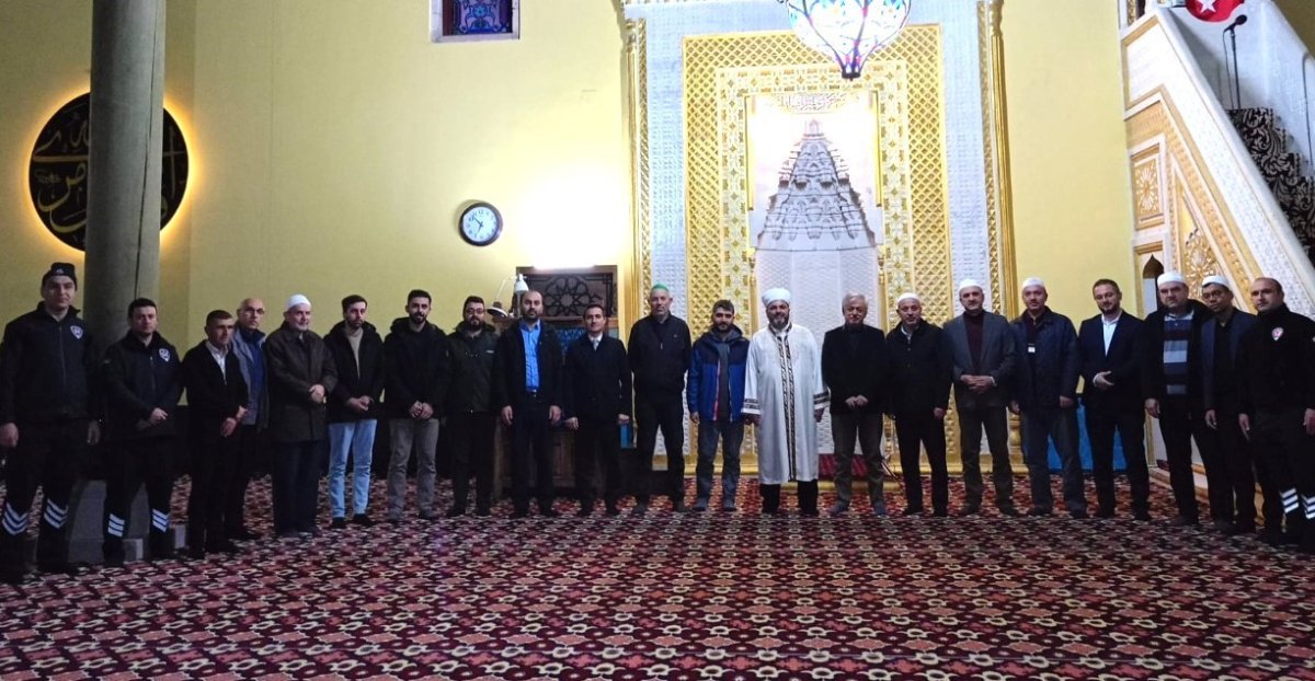 dpu-vakif-camiinde-sabah-namazi-bulusmasi