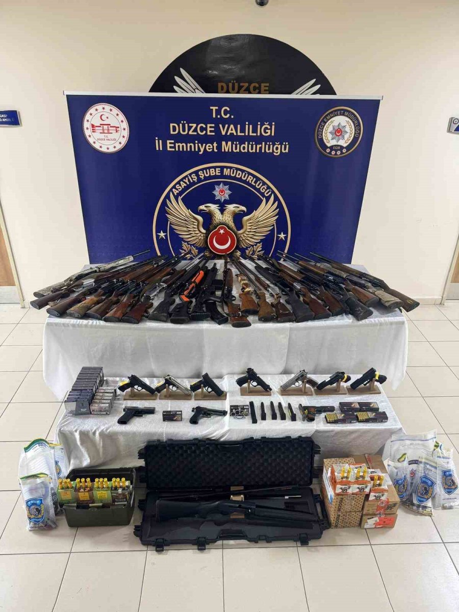 duzcede-sosyal-medya-uzerinden-silah-teshiri-yapan-sahislara-yonelik-operasyon-24-gozalti