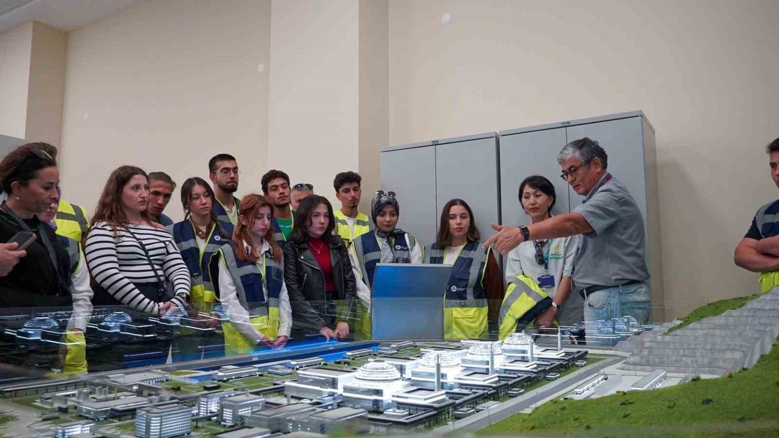 gelecegin-nukleer-muhendisleri-akkuyu-nukleer-santralini-yerinde-inceledi