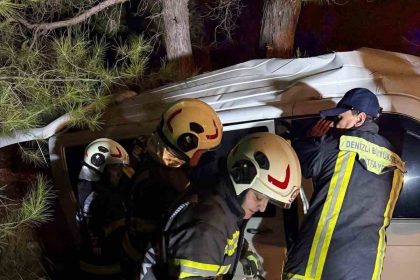 iki-gence-mezar-olan-arac-hurdaya-dondu