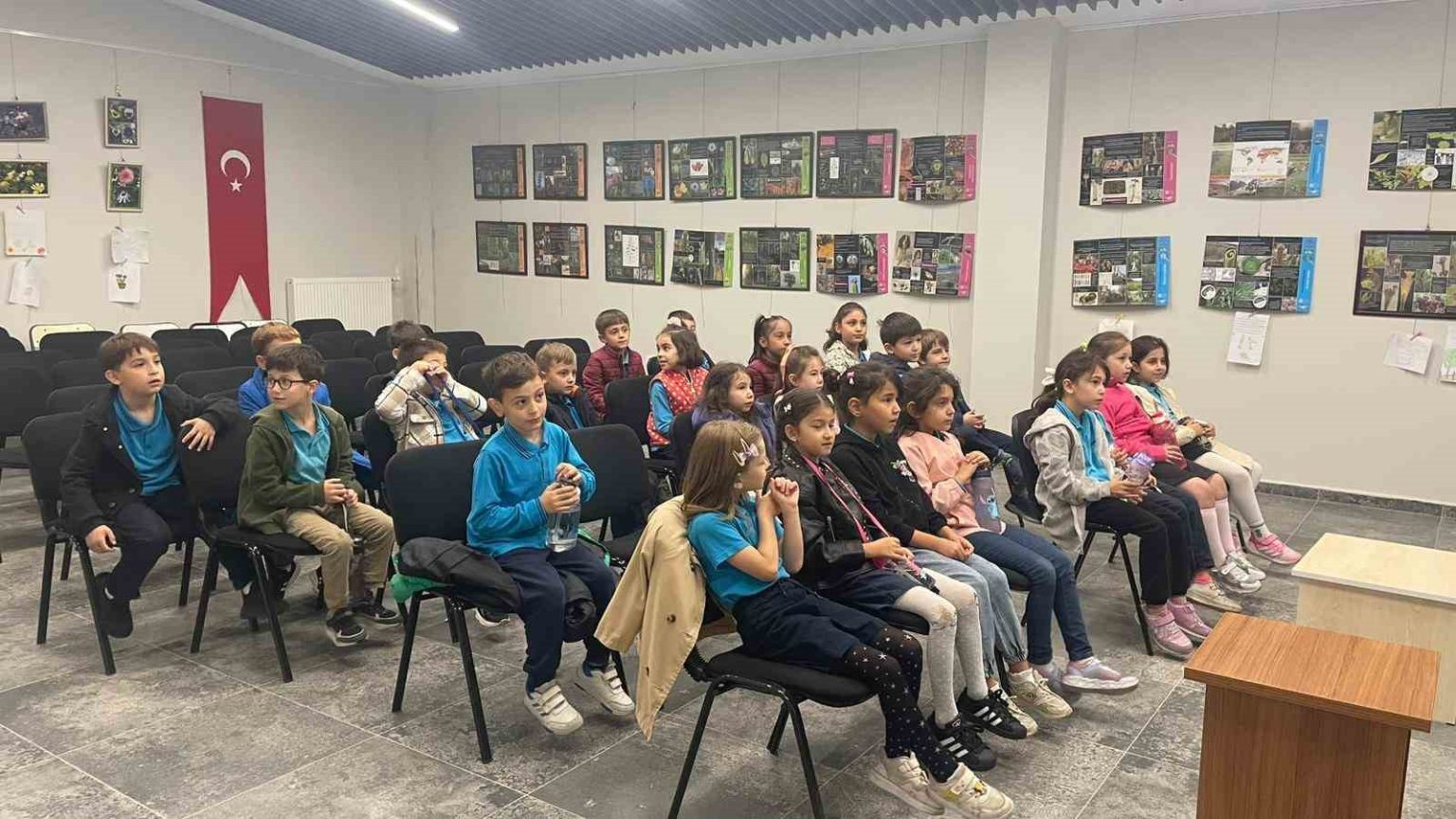 ilkokul-ogrencileri-botanik-bahcesini-ziyaret-etti