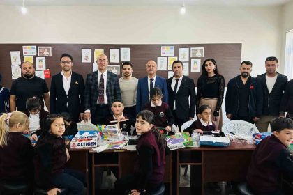 iran-sinirindaki-ogrencilere-21-cesit-zeka-oyunu-seti-hediye-edildi