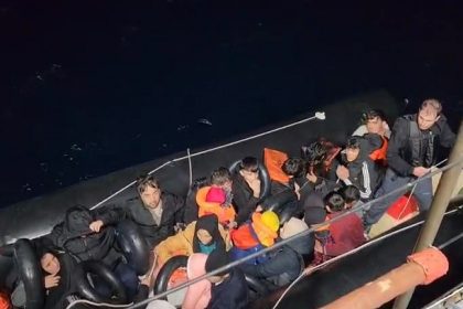 izmir-aciklarinda-pes-pese-gocmen-yakalama-ve-kurtarma-operasyonlari