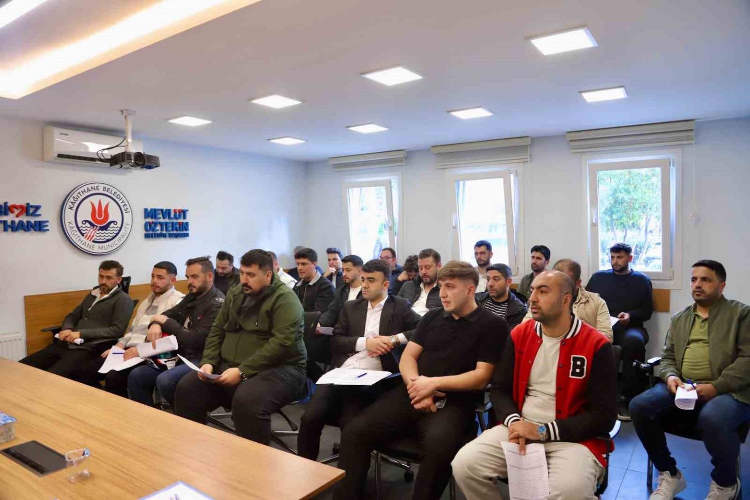 kagithanede-isverenler-ve-is-arayanlar-ayni-catida-bulusuyor