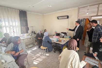 kaymakam-evliceden-halk-egitimi-merkezine-ziyaret