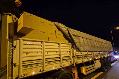 kirsehirde-9-milyon-800-bin-adet-mukerrer-bandrollu-makaron-ele-gecirildi