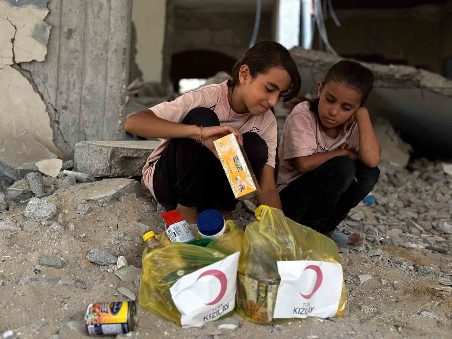 kizilay-gazzede-gida-yardimlarini-surduruyor