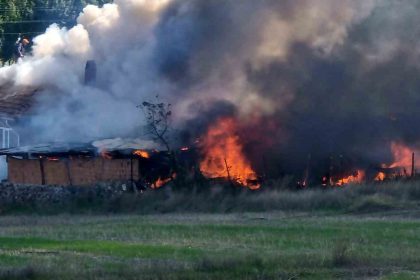 kutahyada-yanginda-ev-traktor-ve-motosiklet-kul-oldu