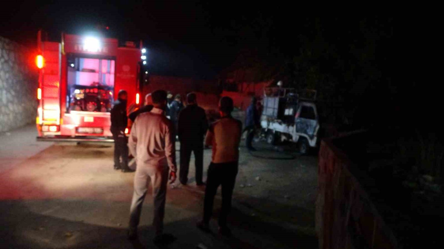 malatyada-park-halindeki-aracta-cikan-yangin-panige-neden-oldu