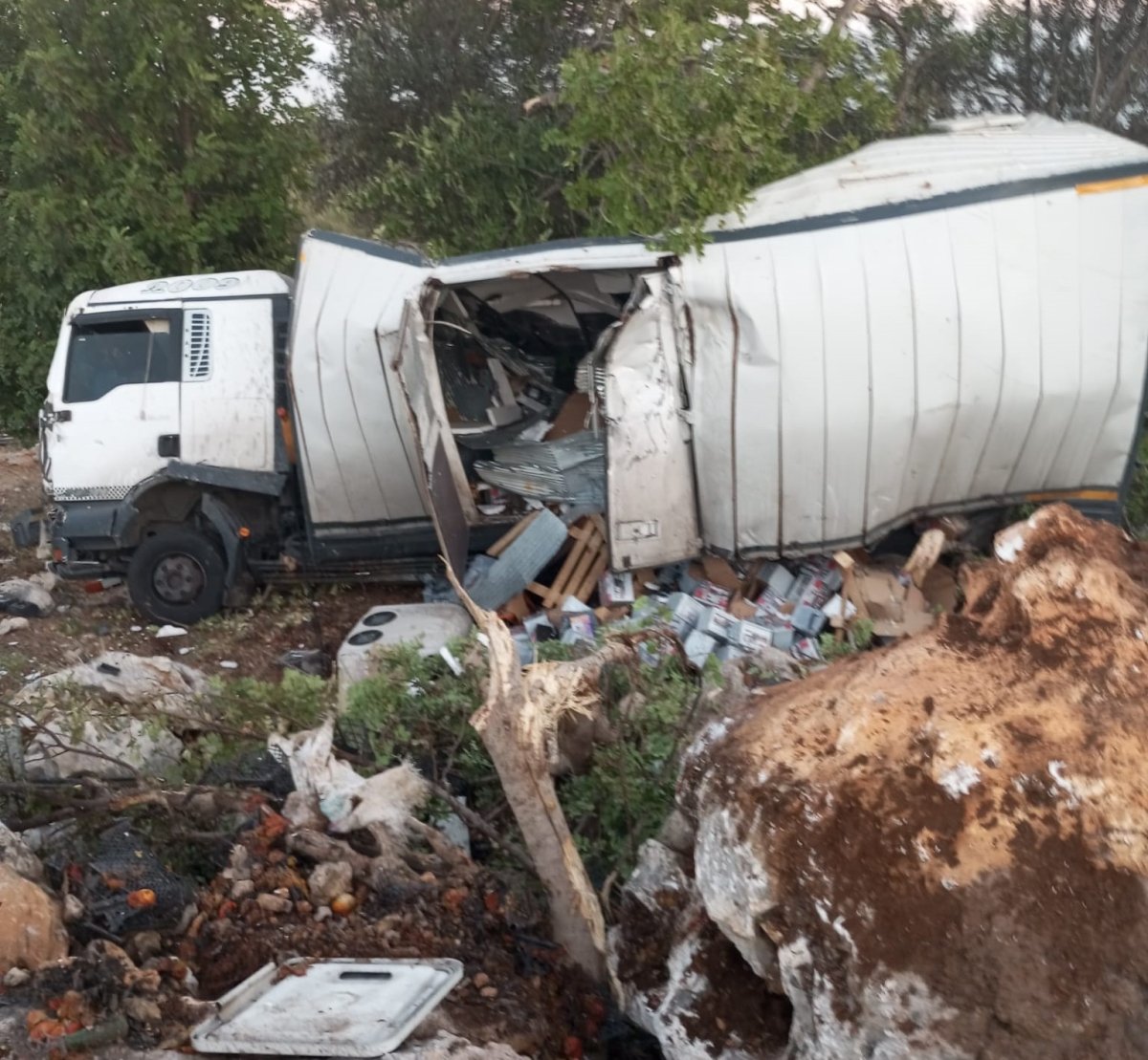 mersinde-kamyon-kazasi-2-yarali