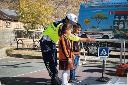 muradiyede-ogrencilere-trafik-guvenligi-egitimi