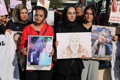 rojin-kabais-mezari-basinda-anildi