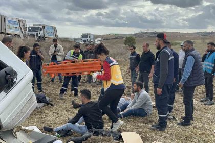 tekirdagda-can-pazari-cop-kamyonu-metrelerce-yuksekten-sarampole-uctu-3-isci-yaralandi