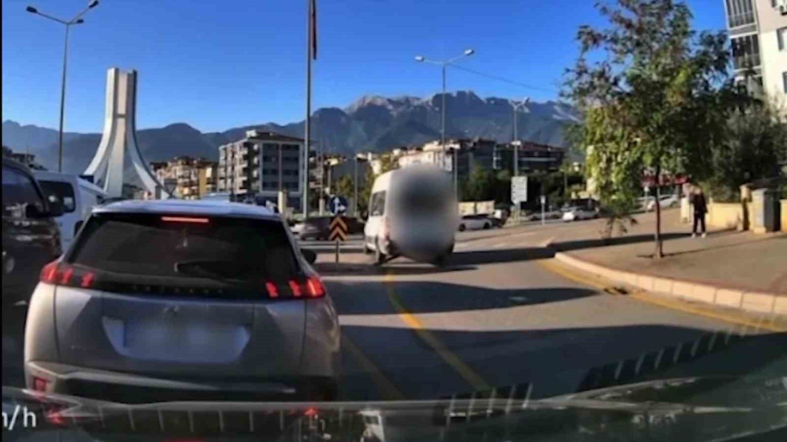 trafige-girmek-istemeyen-uyanik-suruculer-polisin-radarina-takildi