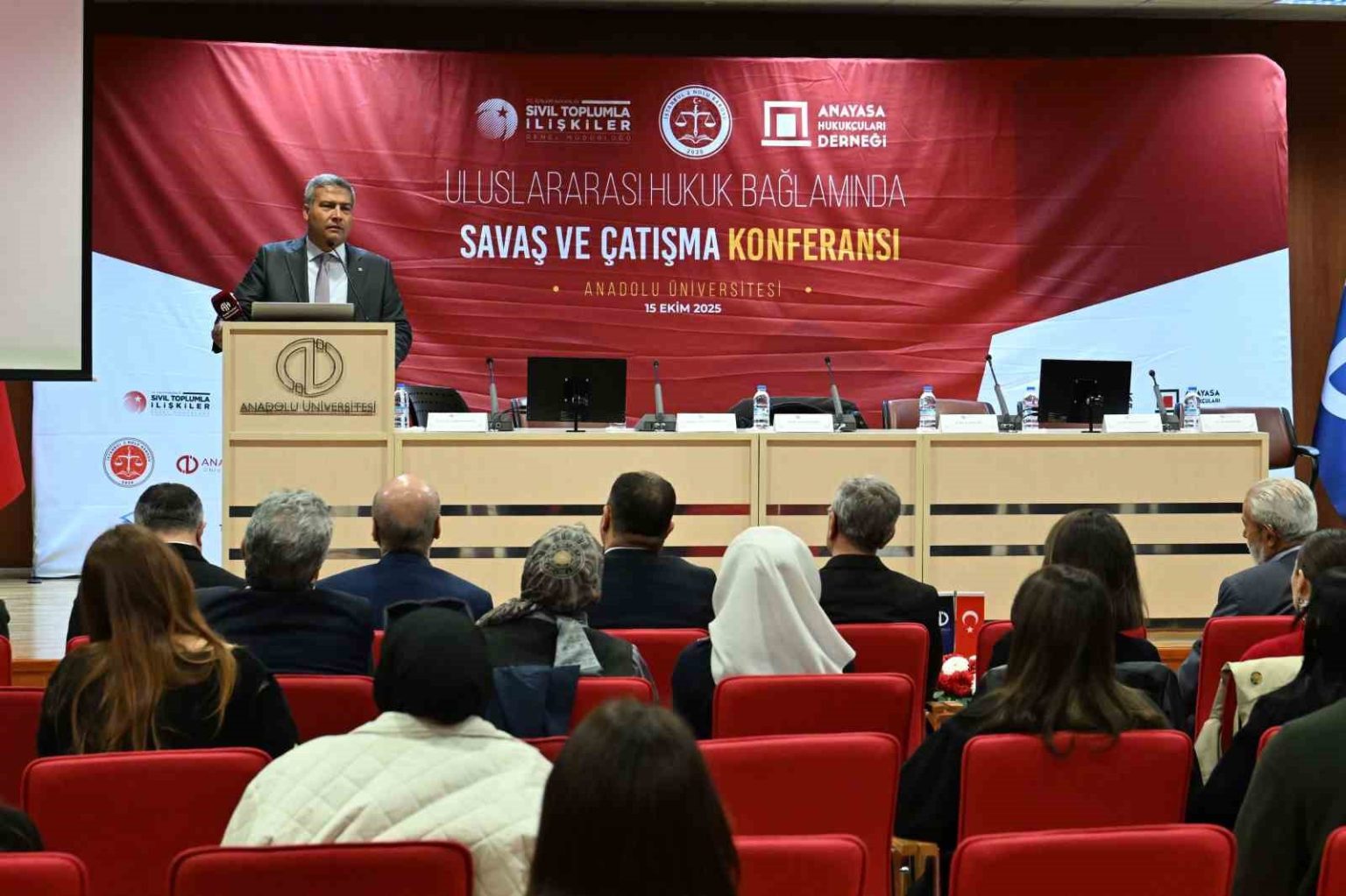 uluslararasi-hukuk-baglaminda-savas-ve-catisma-konferansi-duzenlendi