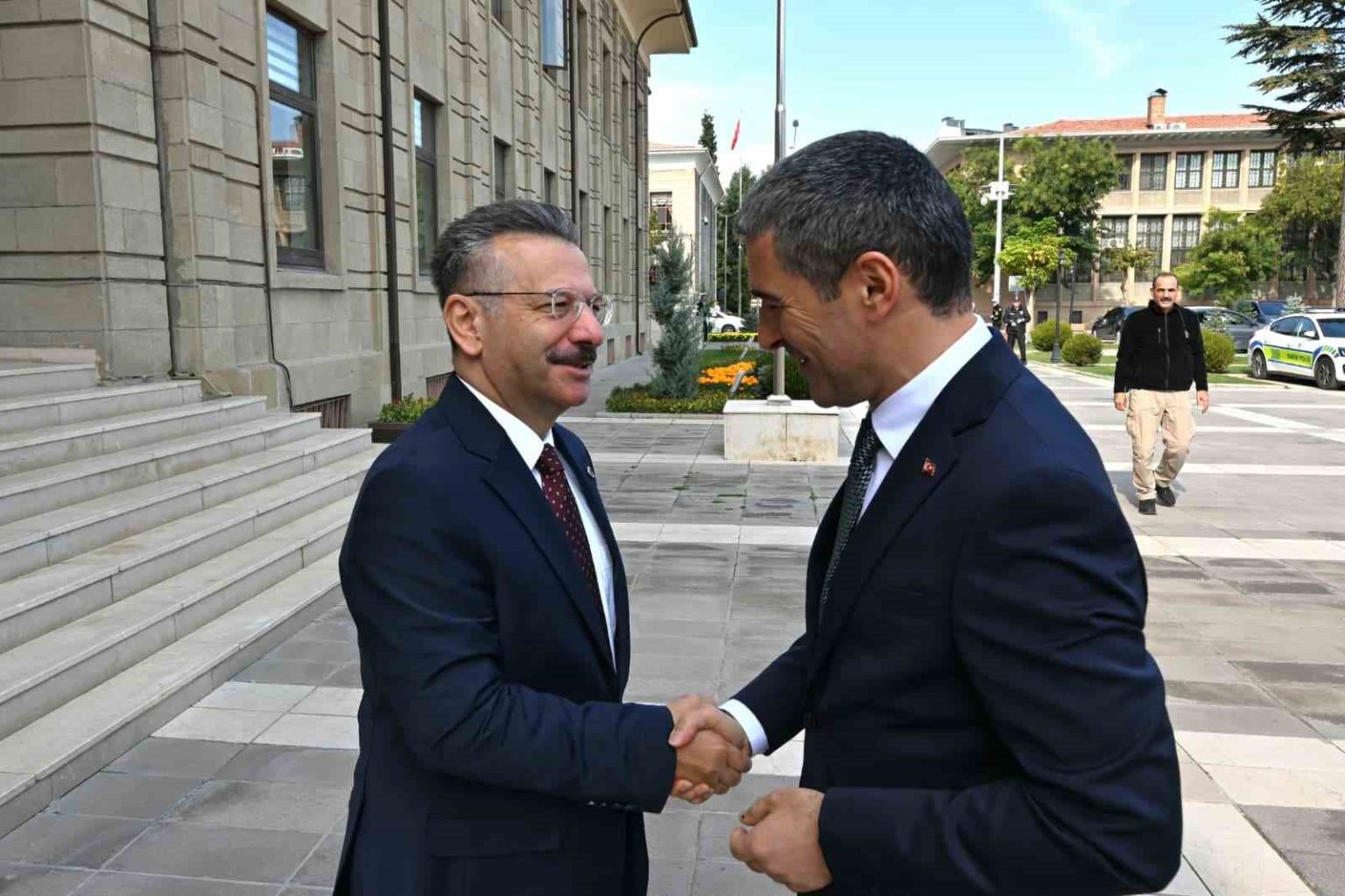 usak-valisinden-eskisehir-valiligine-ziyaret