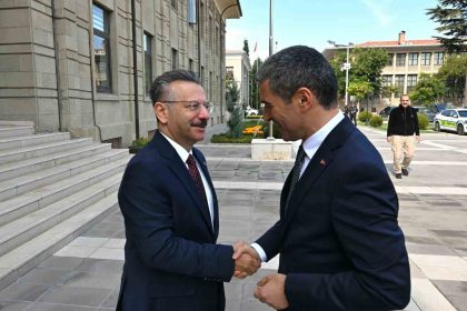 usak-valisinden-eskisehir-valiligine-ziyaret