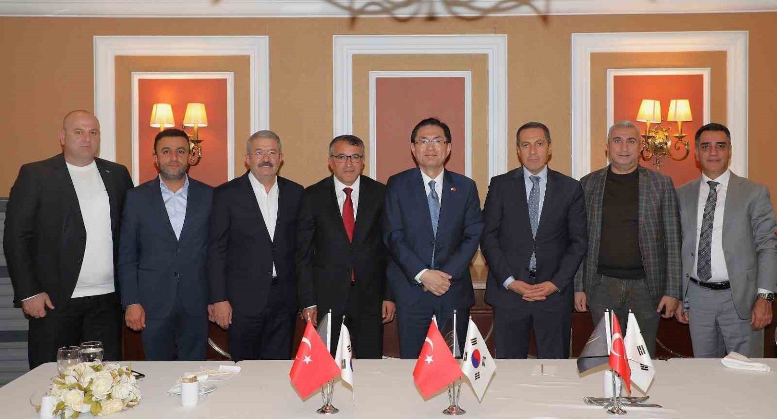 van-guney-kore-ticaret-kapisi-aralaniyor