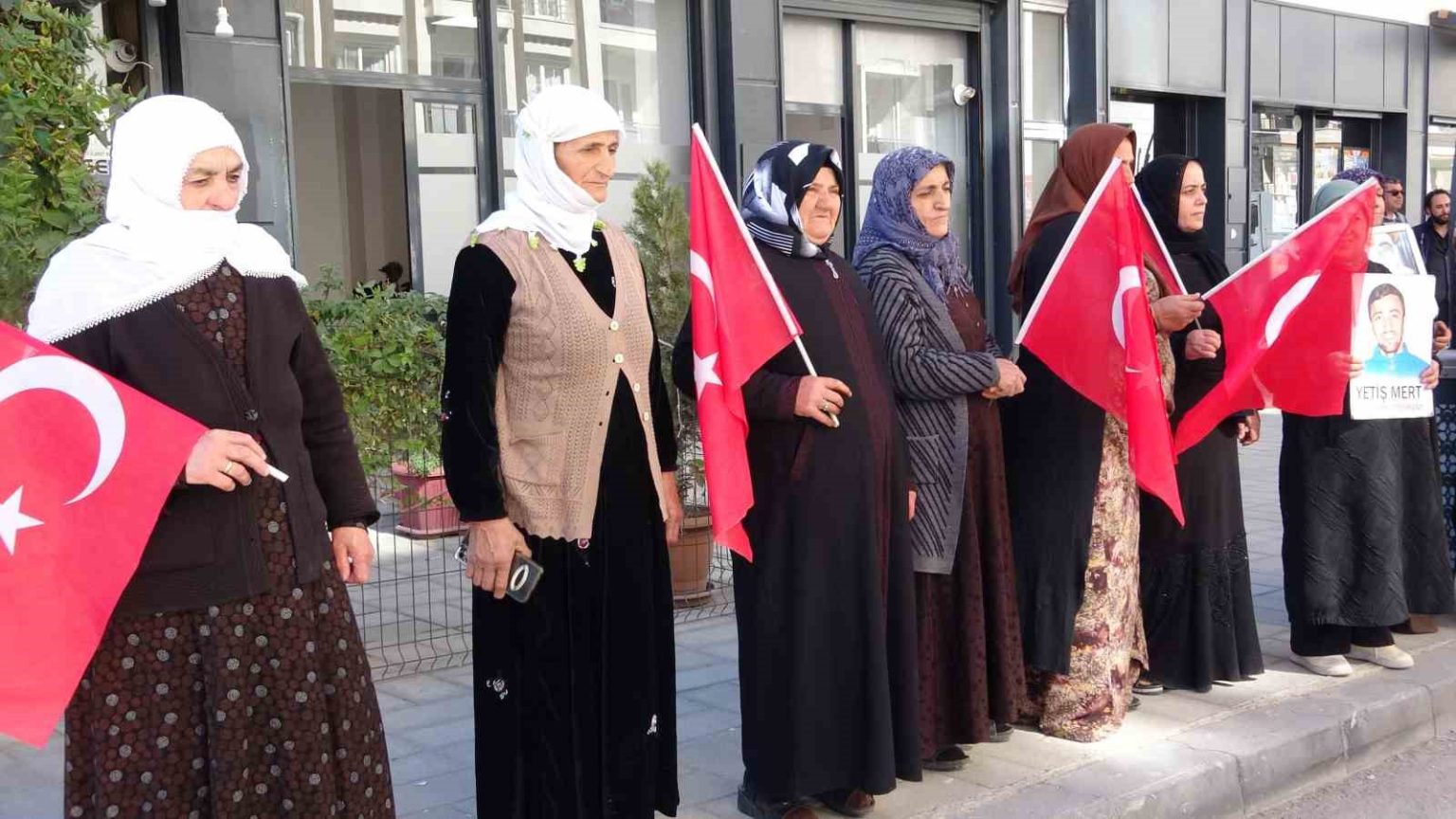 vanli-annelerin-evlat-nobeti-110uncu-haftasinda