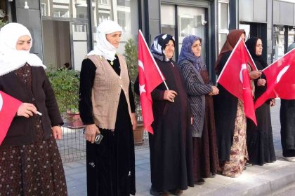 vanli-annelerin-evlat-nobeti-110uncu-haftasinda