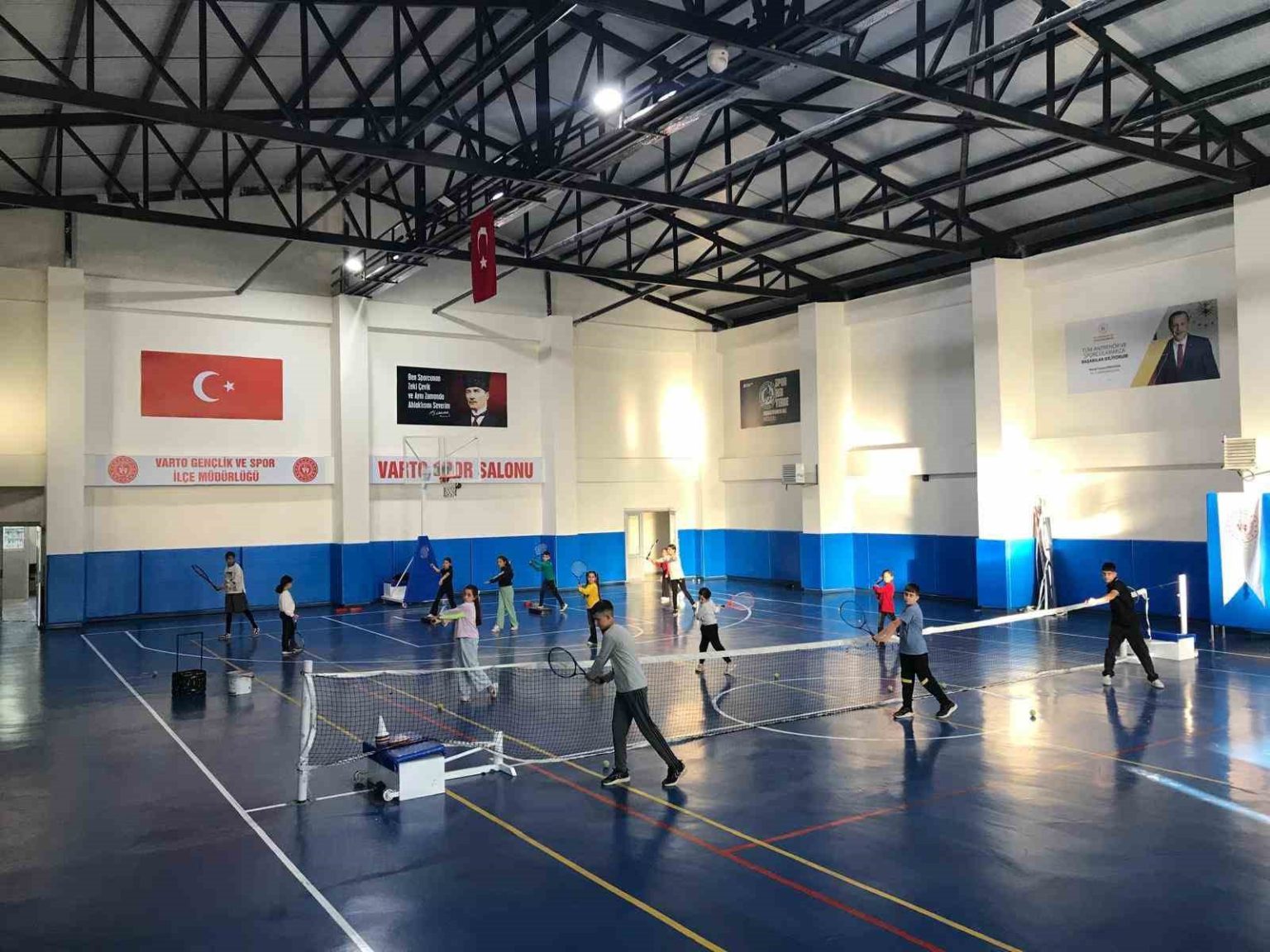 vartoda-tenis-antrenmanlari-yogun-katilimla-suruyor