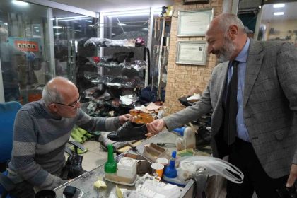 yagislar-basladi-ayakkabi-tamircilerinin-yuzu-guldu