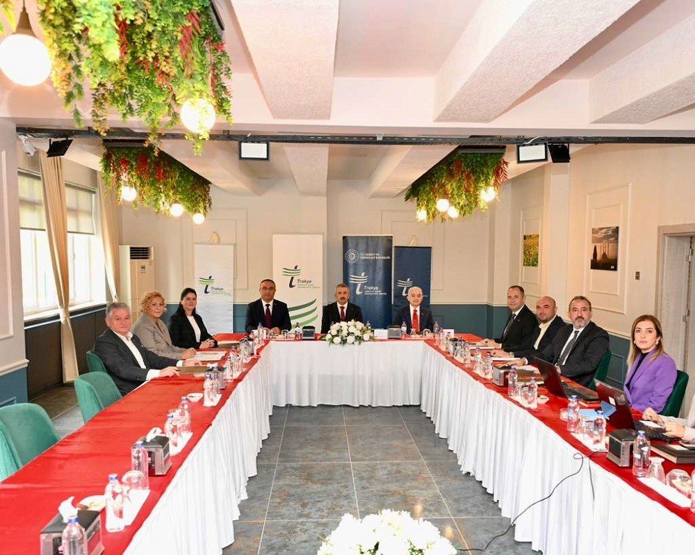 yatirim-ve-projelerle-ilgili-uyeler-bilgilendirildi