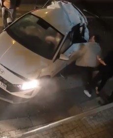 yolcu-otobusuyle-carpisan-otomobilin-surucusune-ilk-mudahale-vatandaslardan