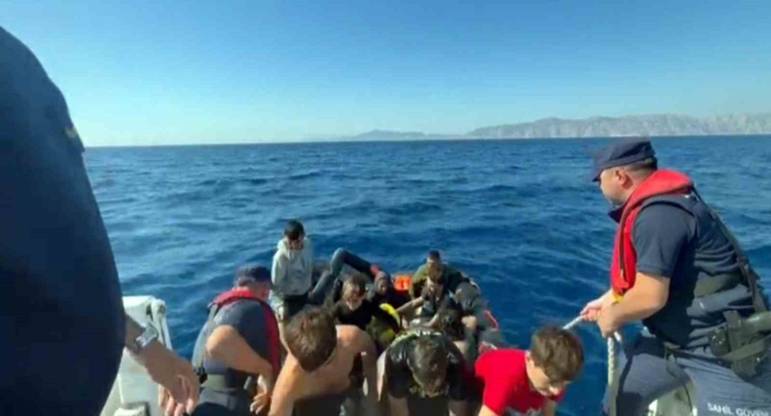 yunanistanin-geri-ittigi-5i-cocuk-22-duzensiz-gocmen-kurtarildi