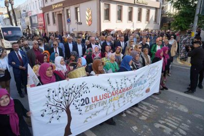 20-ayvalik-uluslararasi-zeytin-hasat-ve-turizm-festivali-basladi