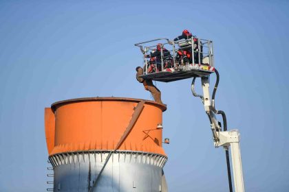 70-metrelik-bacada-mahsur-kalan-2-isci-4-saatlik-operasyonla-kurtarildi