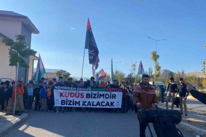 agrida-gazze-ve-aksa-tufanina-destek-yuruyusu-duzenlendi