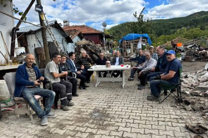 ak-parti-gediz-teskilati-yangin-magdurlariyla-bir-araya-geldi