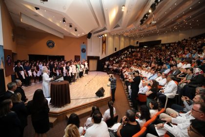 akdeniz-universitesinde-beyaz-onluk-giyme-toreni-gerceklestirildi