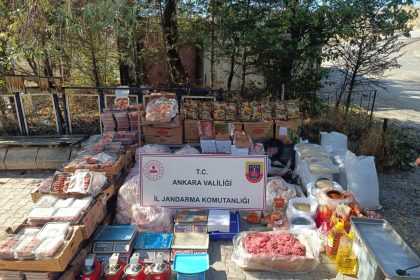 ankarada-bir-is-yerinde-bin-200-kilogram-bozuk-et-ve-tavuk-ele-gecirildi