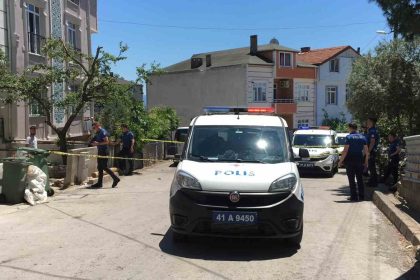 annene-surprizim-var-diyerek-saldirmis