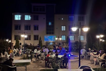 aricak-ilcesinde-acik-hava-sinema-etkinligi