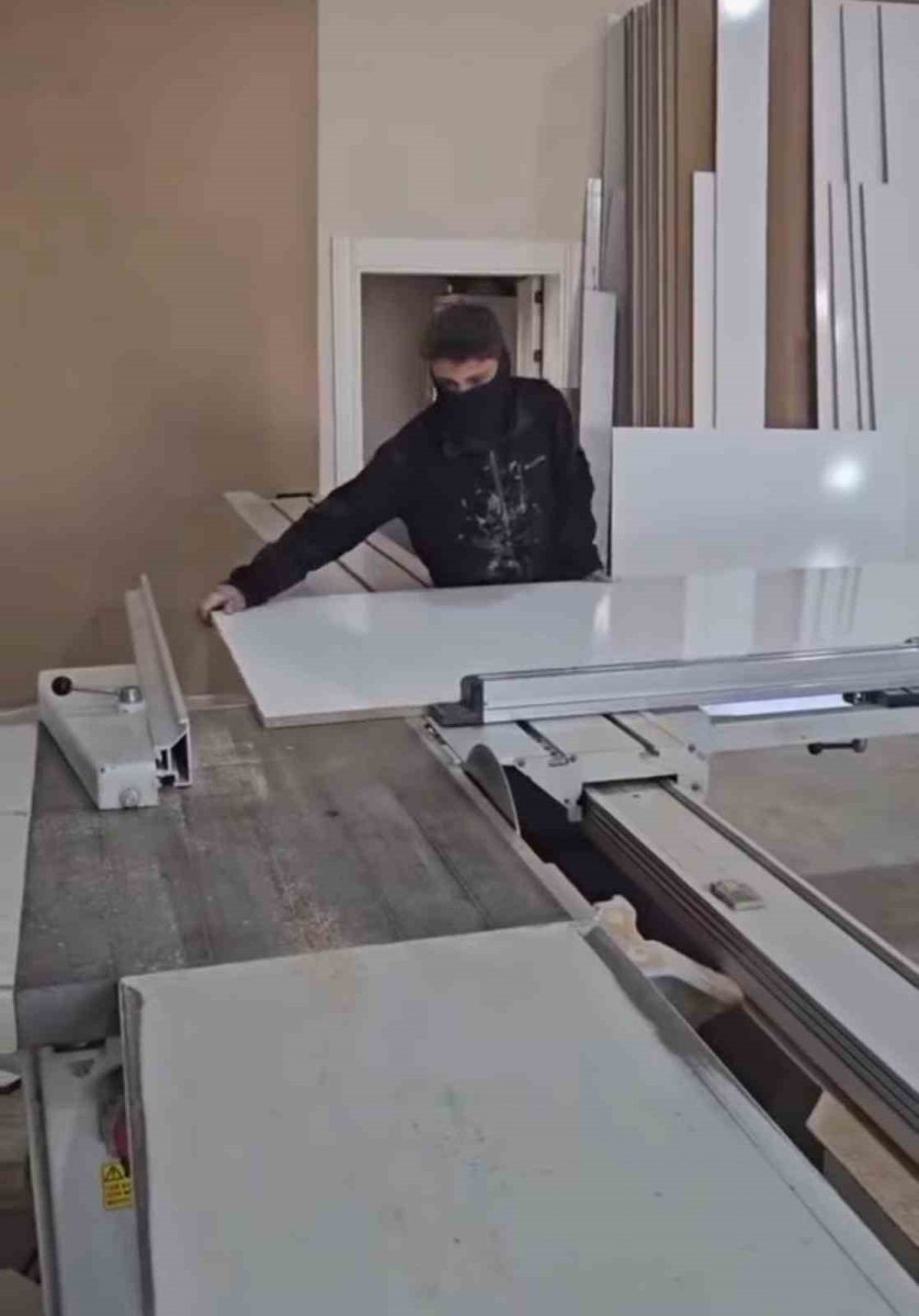 atolyesinde-uzerine-kereste-dusen-16-yasindaki-cocuk-hayatini-kaybetti