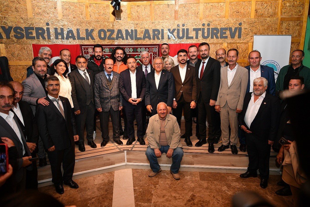 baskan-buyukkilictan-kulturel-mirasa-vefa-halk-ozanlari-kultur-evi-acildi