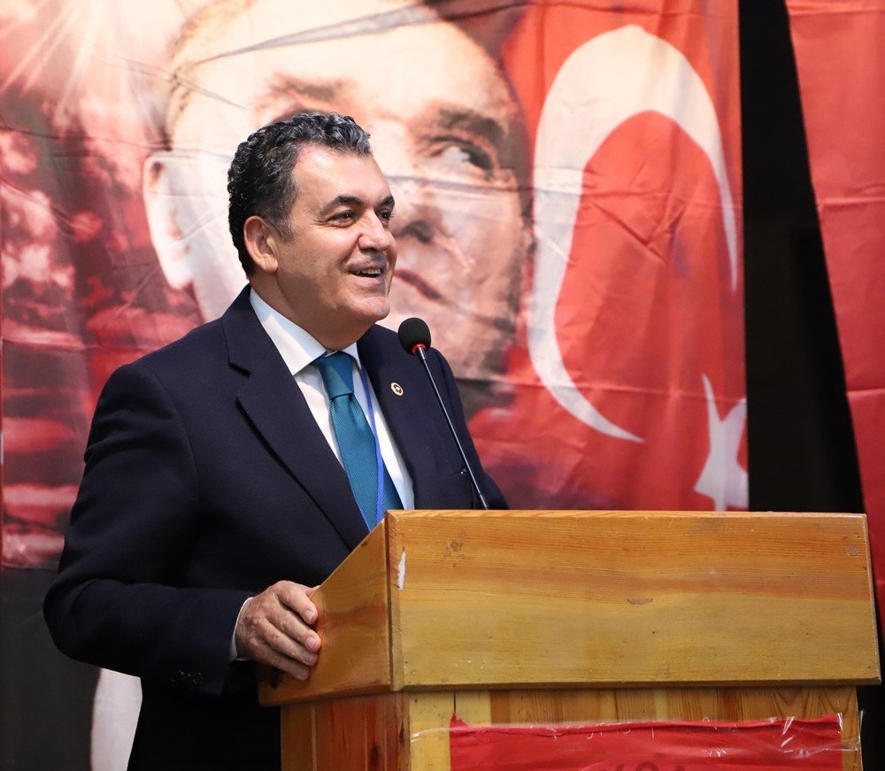 baskan-demir-chp-ardahan-il-kongresine-katildi